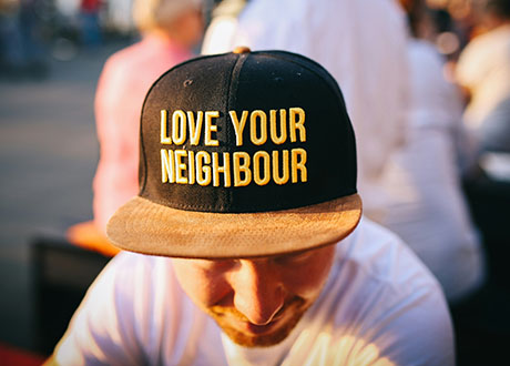 man hat blur crowd by nina strehl